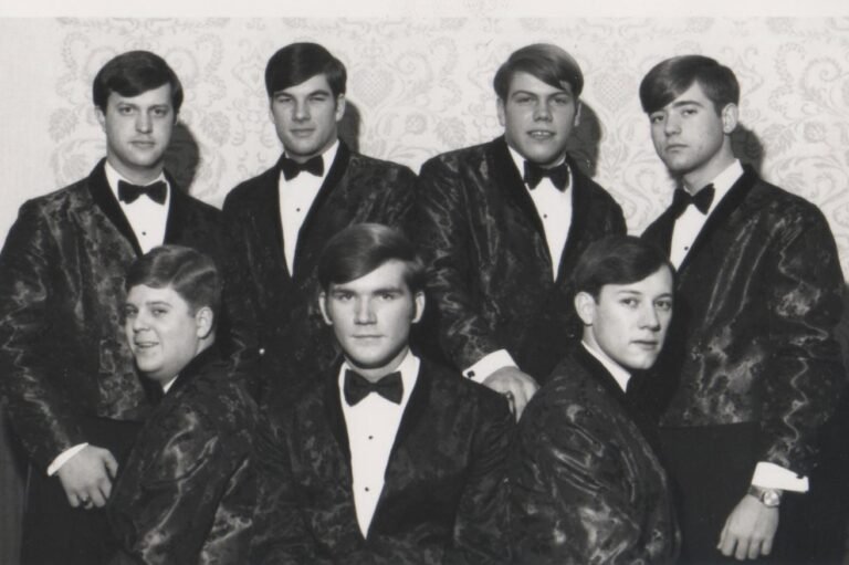 Centaurs_Group_Phot_1968_001